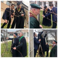 AFDC25AB-9014-492C-AFAF-34D1C6E850A0